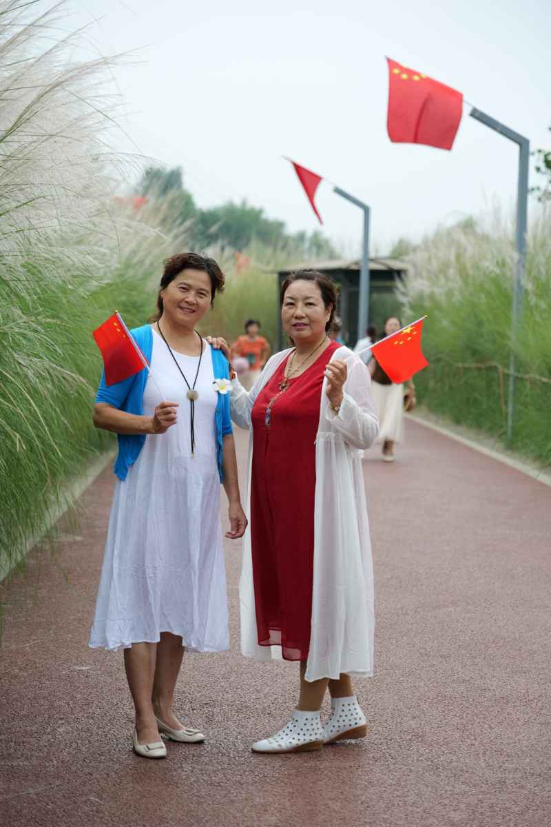 喜迎国庆 国庆 五星红旗迎风飘扬 人与自然 18