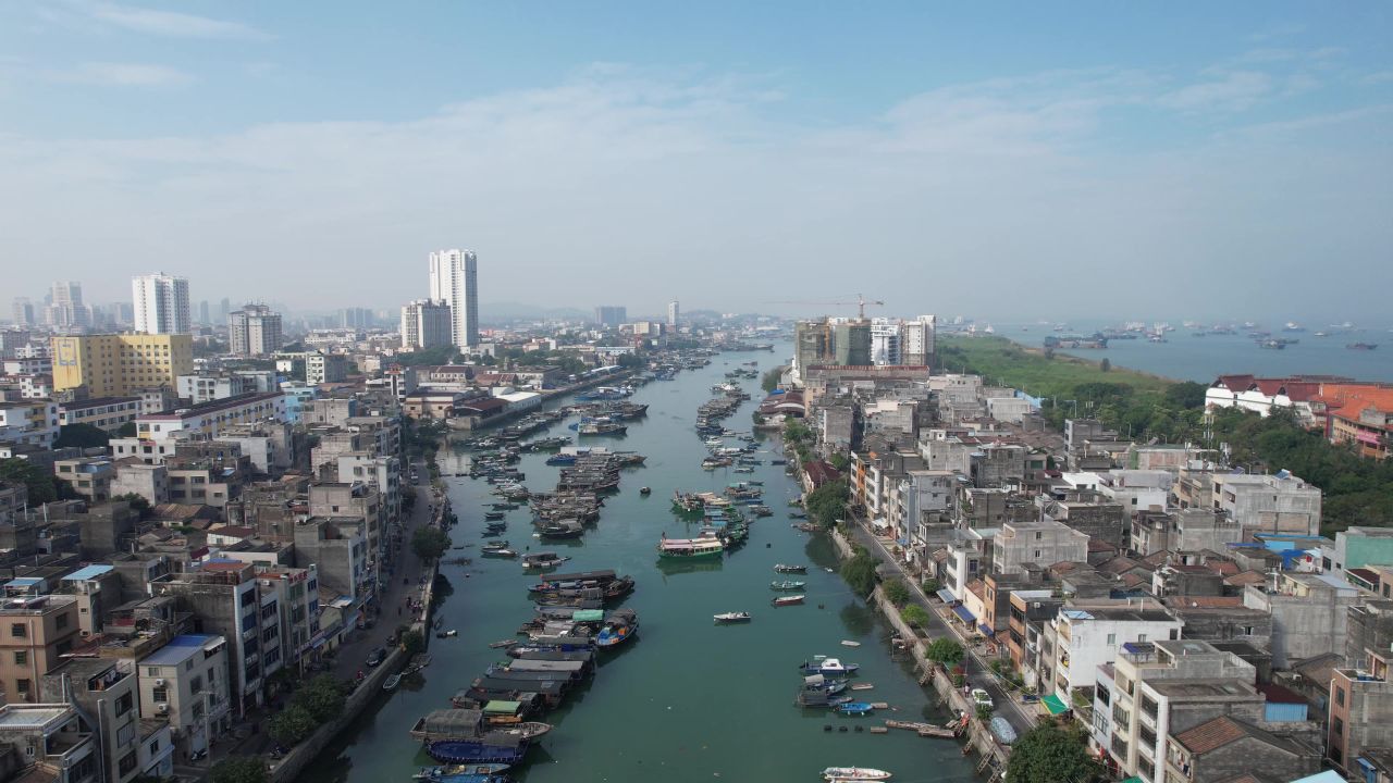 海边渔村渔船广西北海航拍