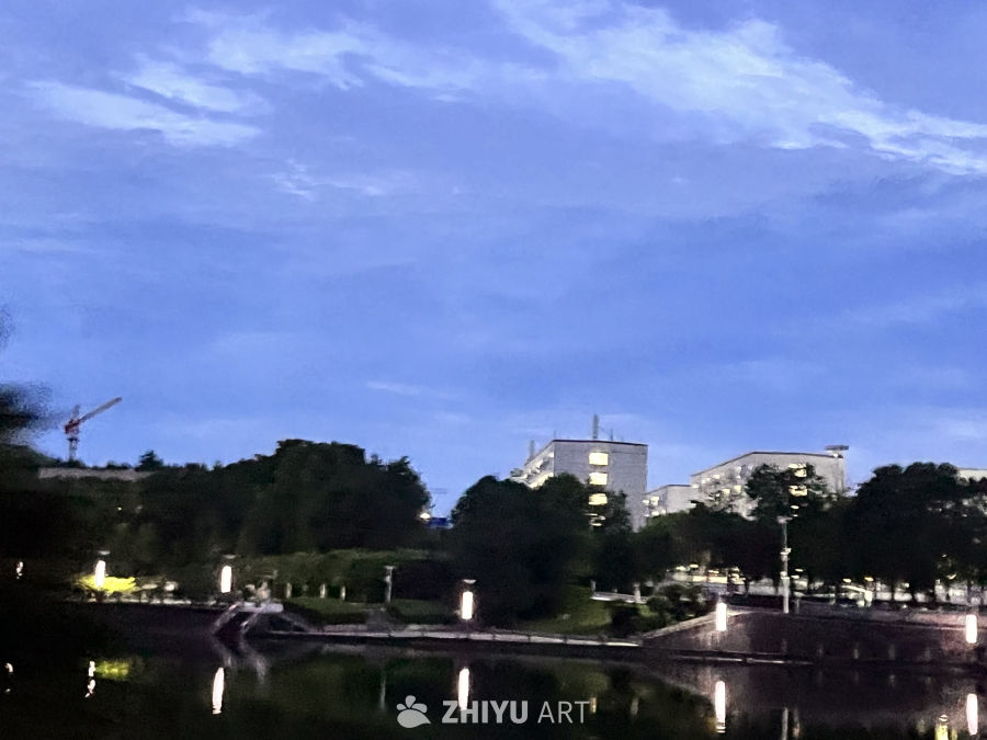 湖畔夜色静谧