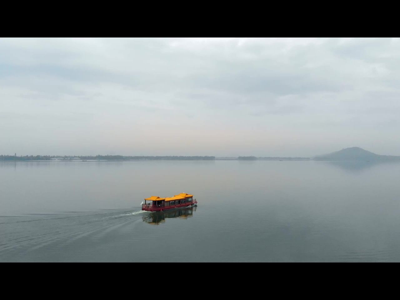 游船航拍2