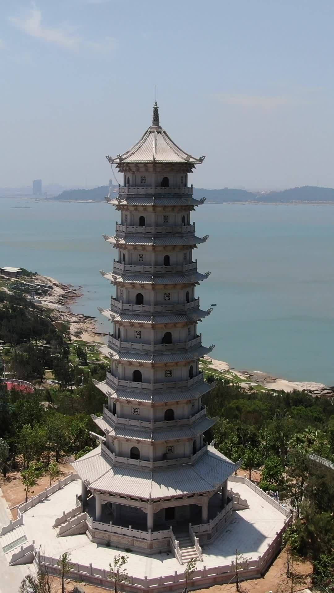 海边古塔航拍