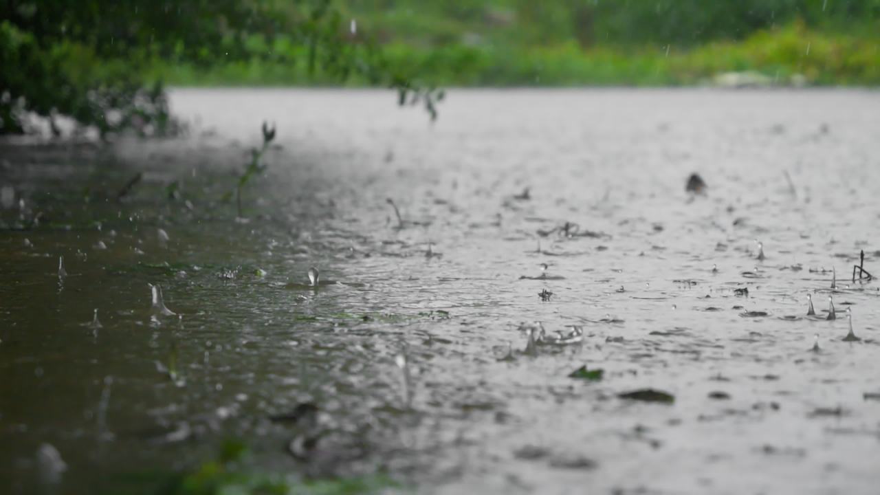 阴天下雨水滴雨滴天气 49