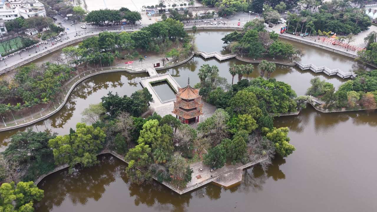 湖畔古亭航拍