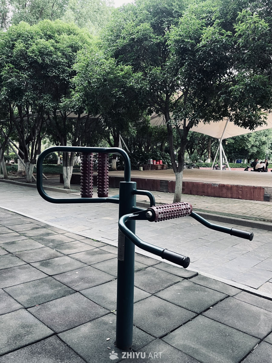 公园里的健身器材