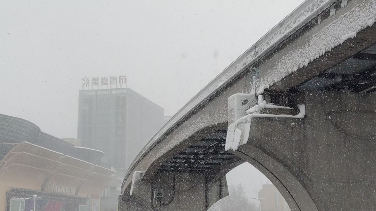 雪中城市轨道交通