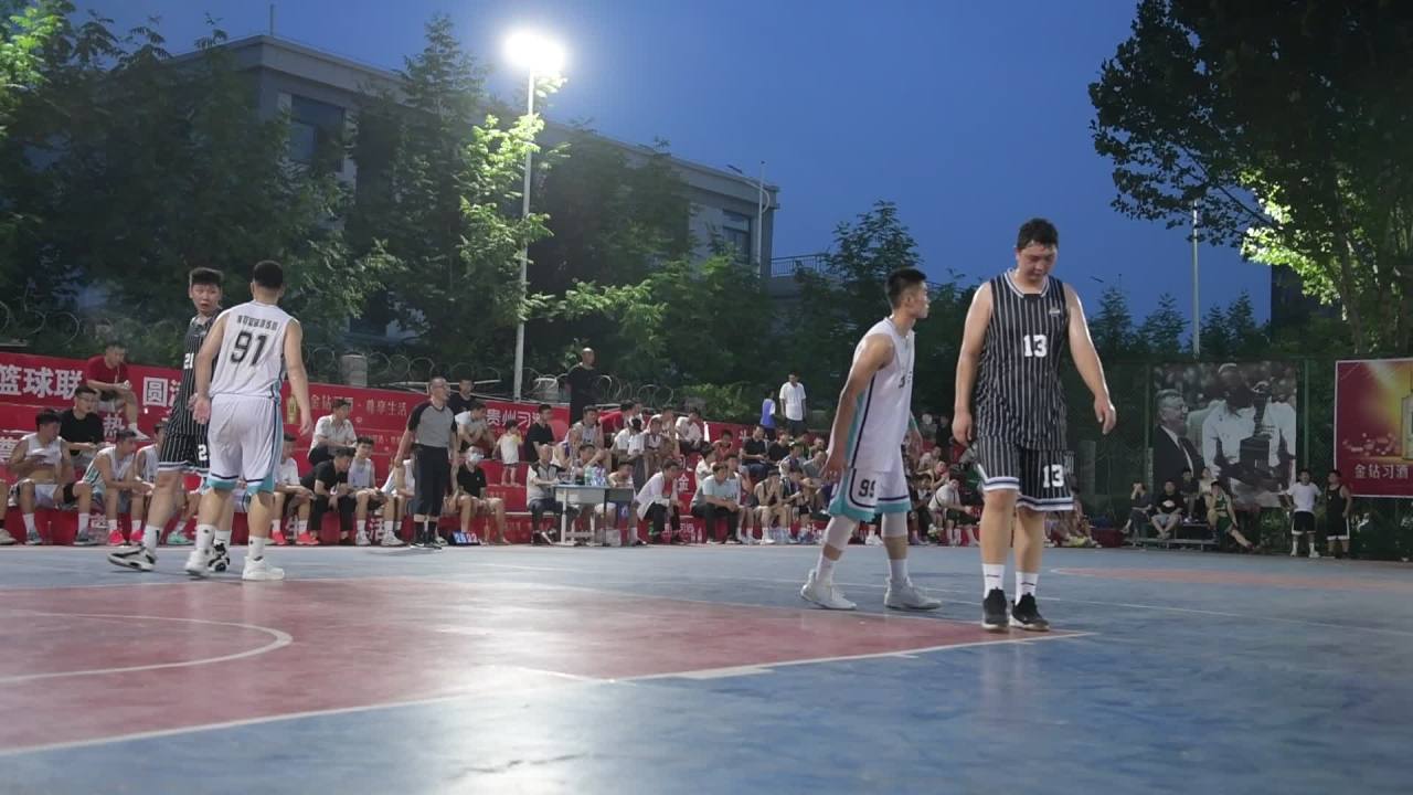 夜间街头篮球对决