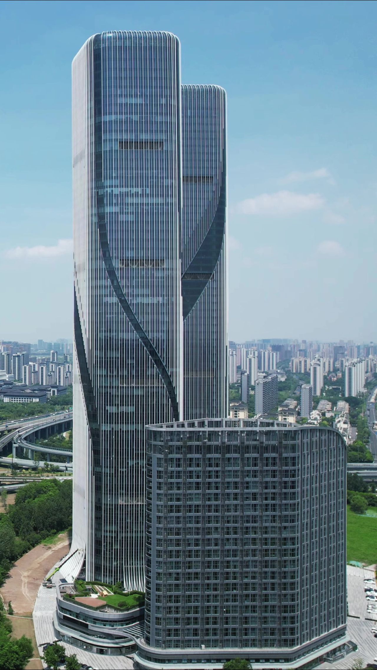 浙江杭州城市风光智慧双子塔竖屏航拍 