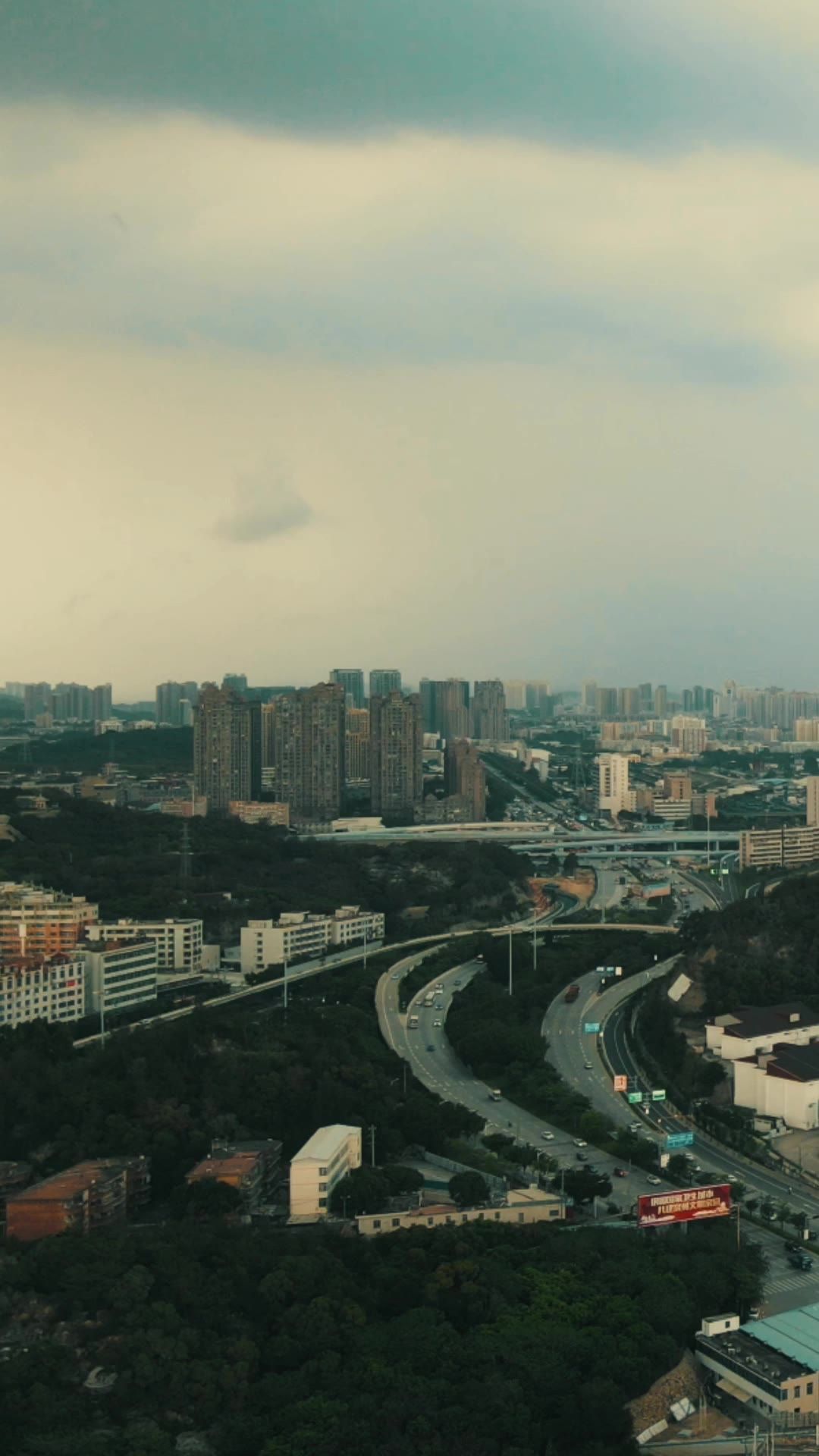 福建泉州城市暴雨来袭竖屏航拍