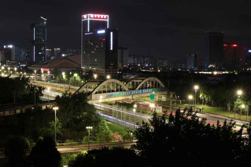 成都市东三环车轨夜景 9