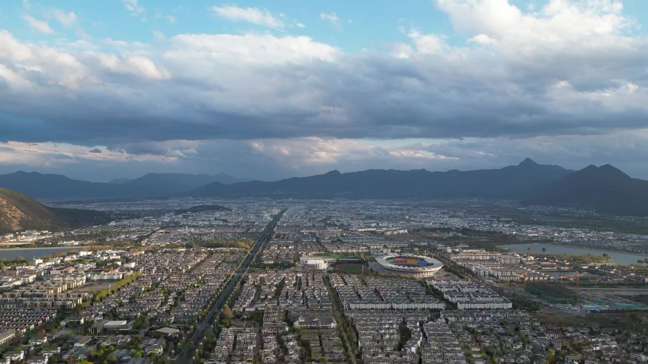 航拍云南丽江城市大景香格里拉