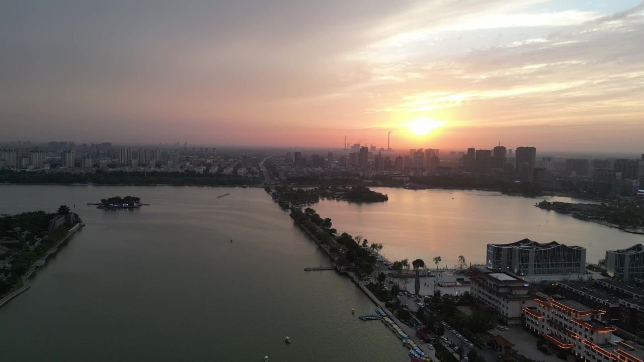 航拍山东聊城东昌湖景区夕阳晚霞