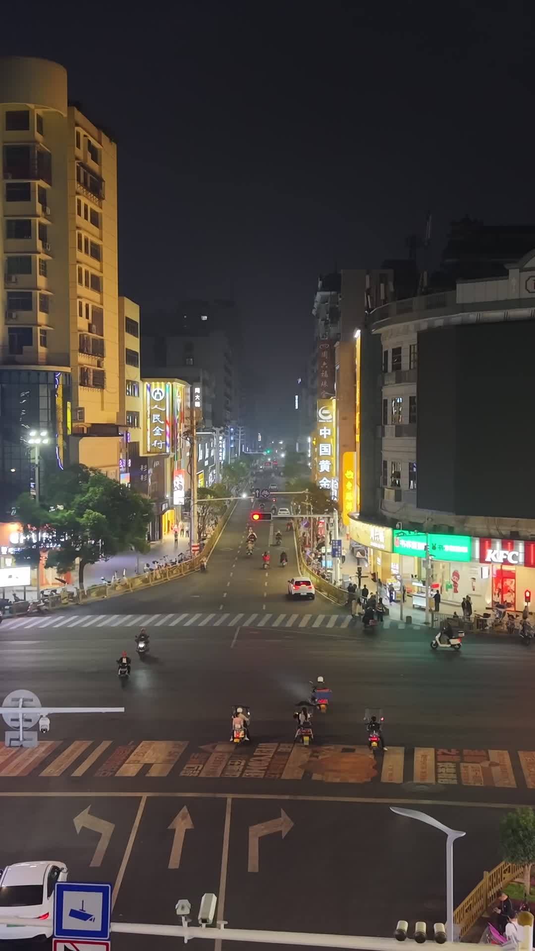 夜幕下的都市繁华