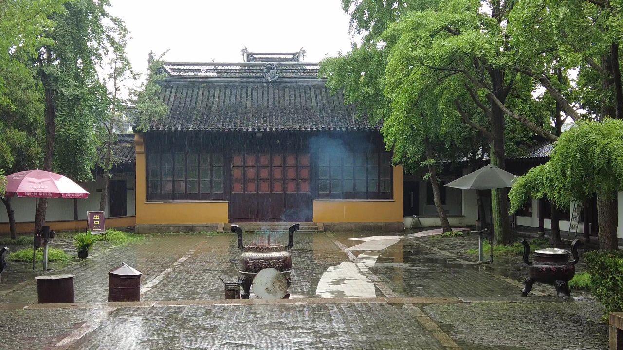 江苏苏州下雨素材实拍