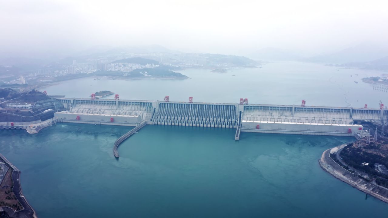 湖北宜昌三峡大坝水电站航拍视频