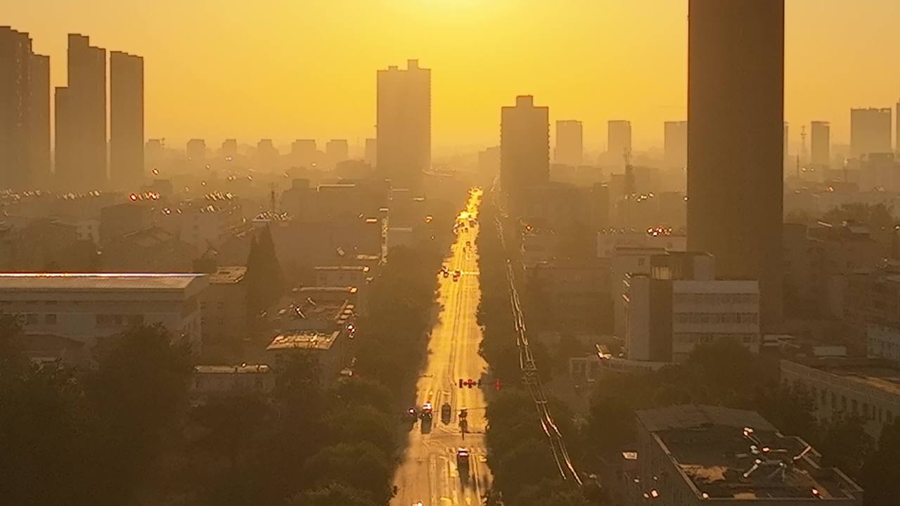 晨曦中的都市繁华