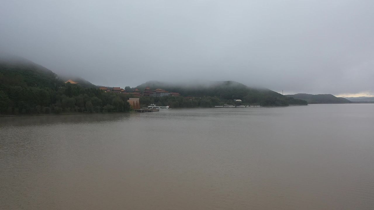 六鼎山圣莲湖