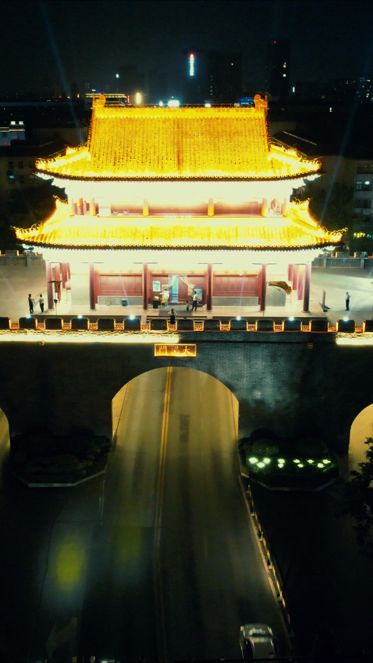 河南开封城市夜景灯光竖屏航拍  