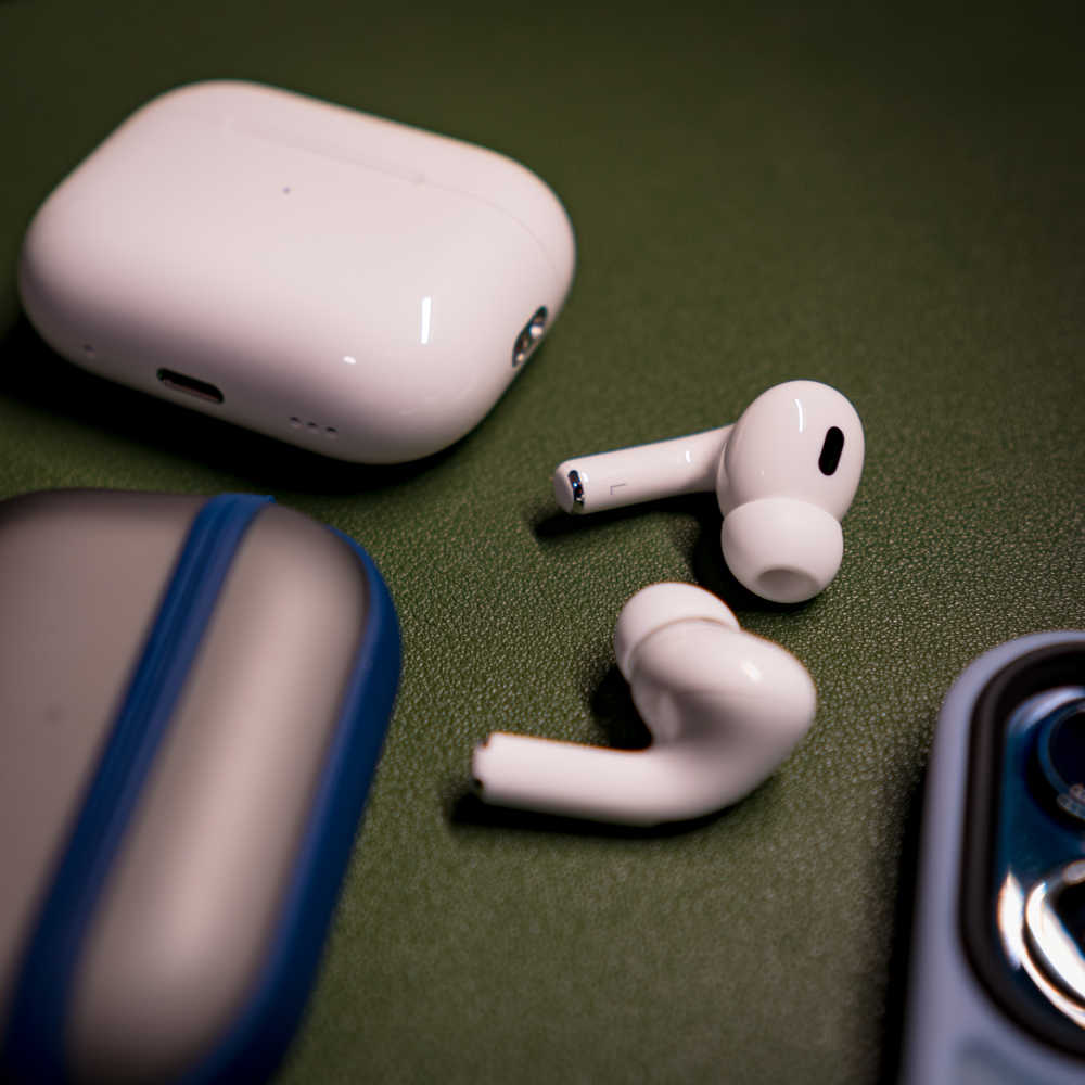 iPhone & AirPods Pro
