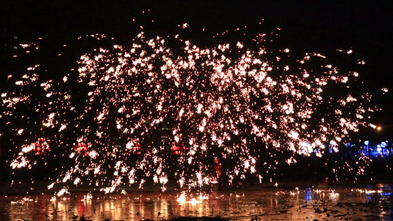 打铁花