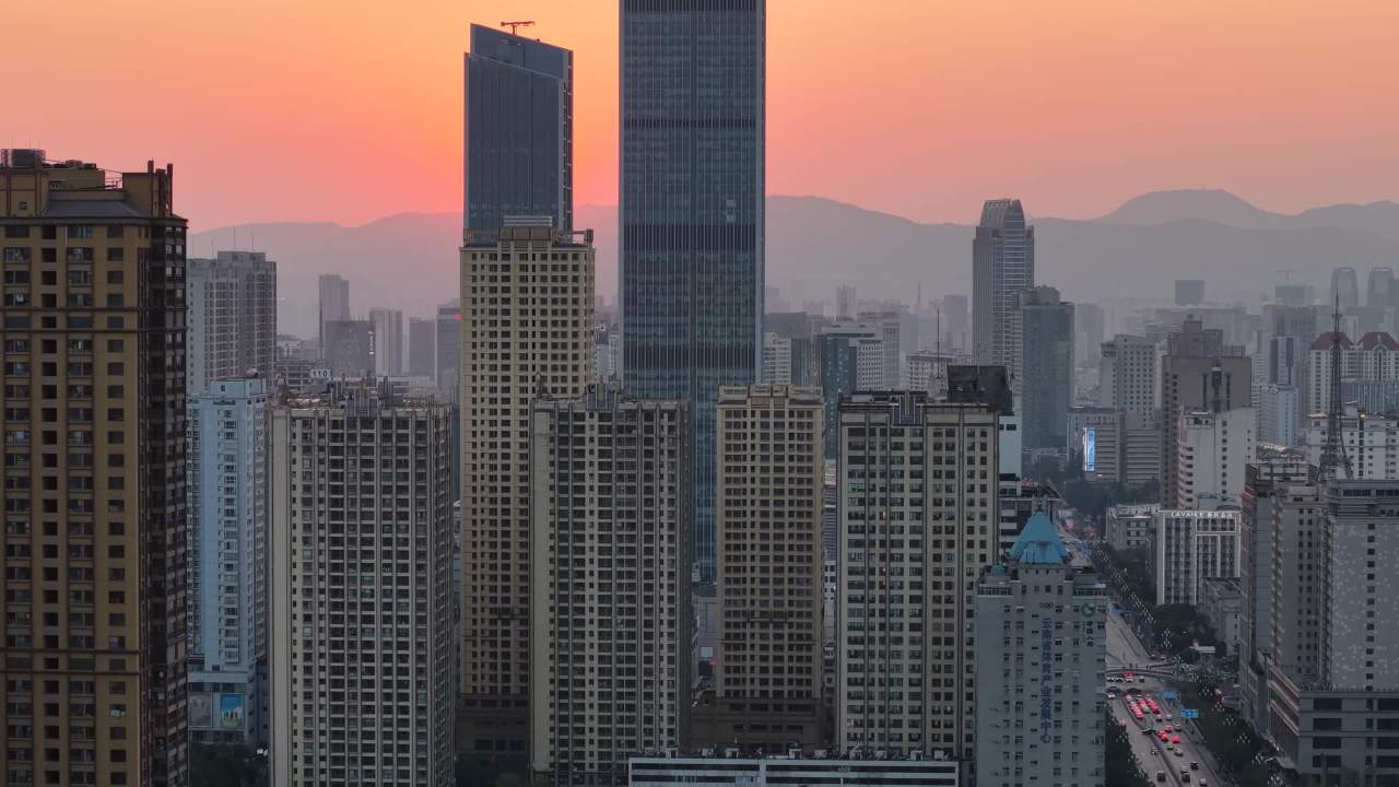 晨曦中的都市繁华