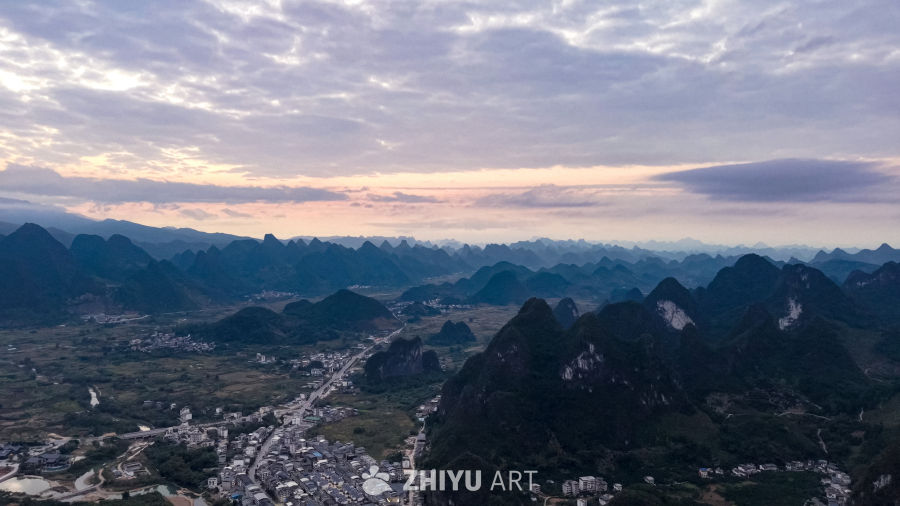 日落下的喀斯特山乡