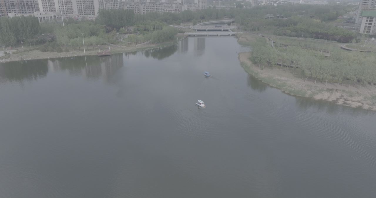湖畔悠闲时光