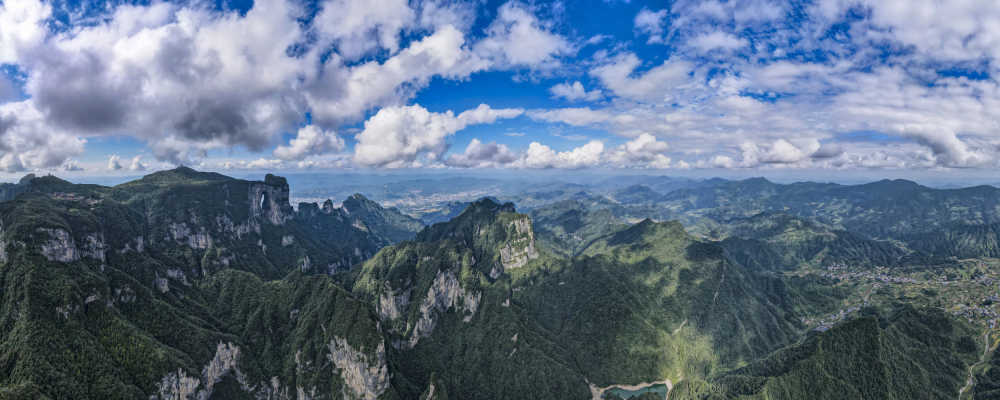 航拍湖南张家界天门山5A景区全景图