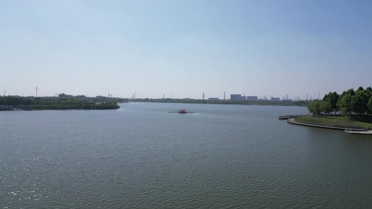 航拍山东东营清风湖公园