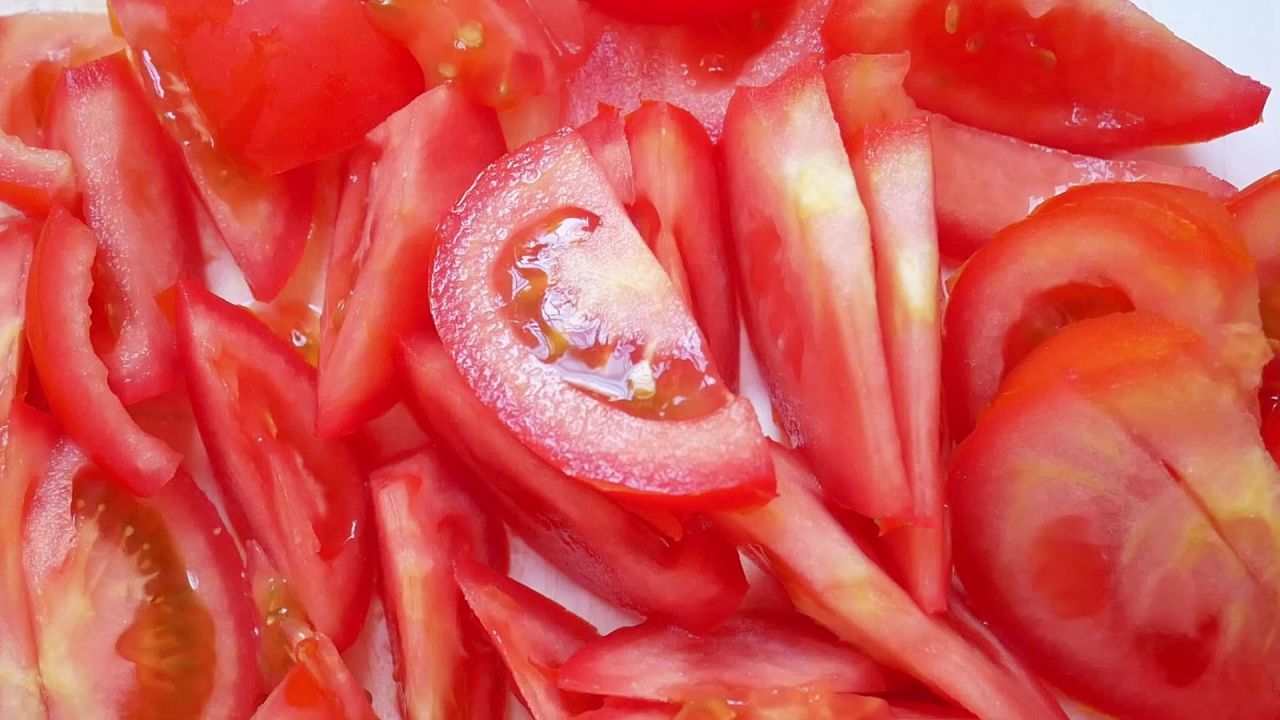 切好的西红柿
