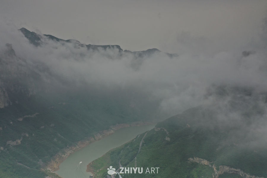 云海中的山水画卷