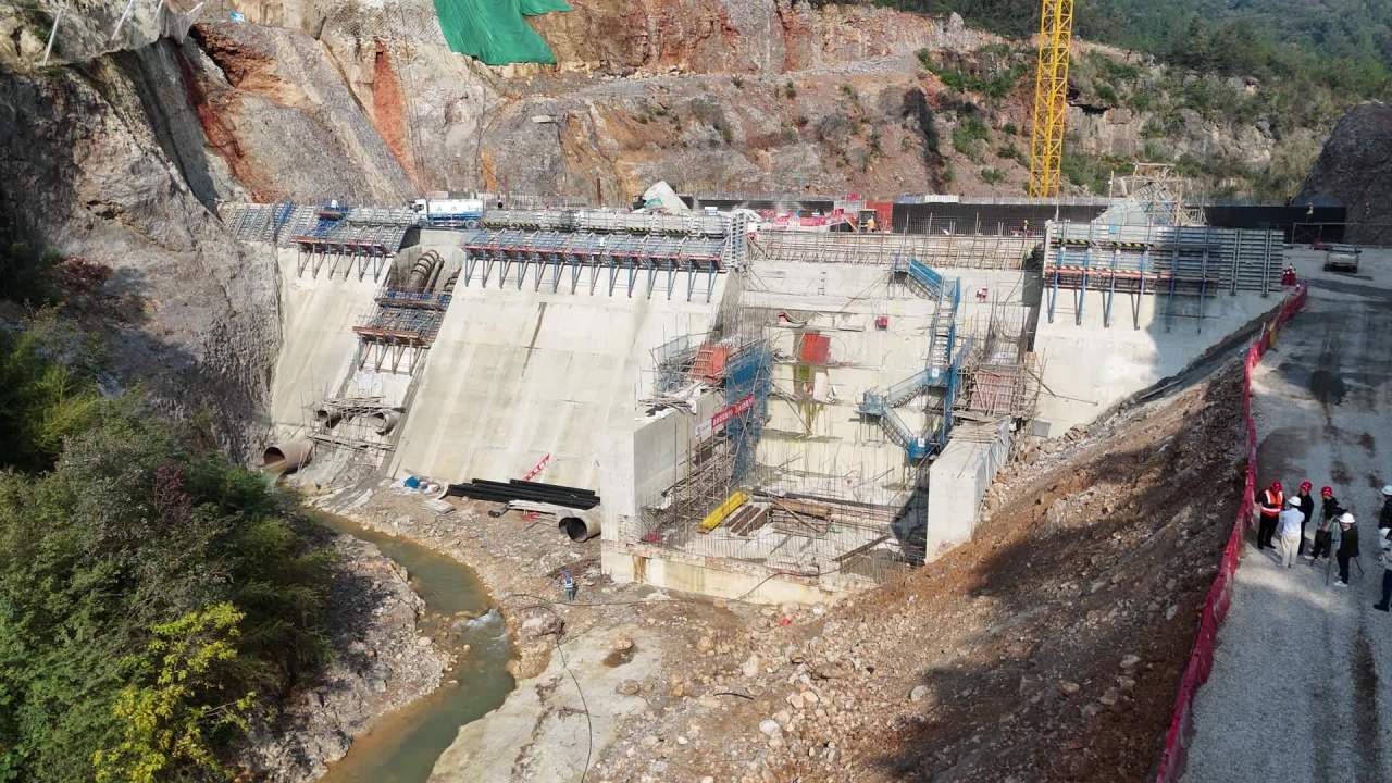 大坝施工现场航拍