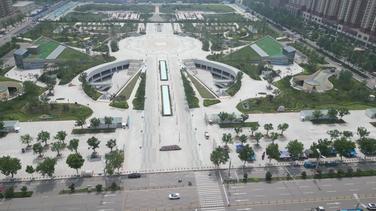 航拍山东菏泽人民广场