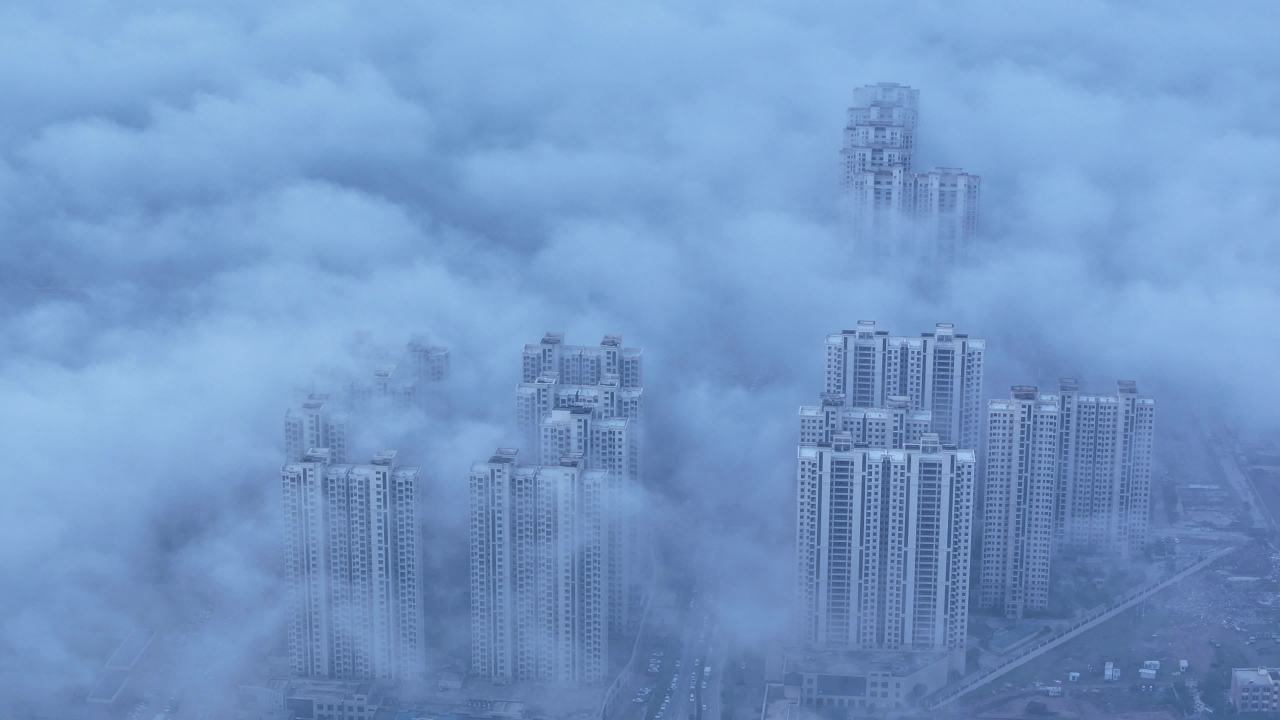 云海中的城市
