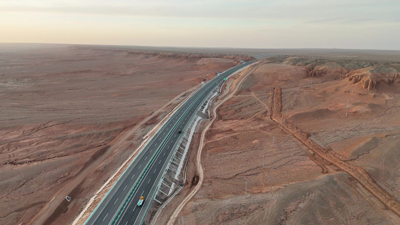 新疆S21沙漠公路 22