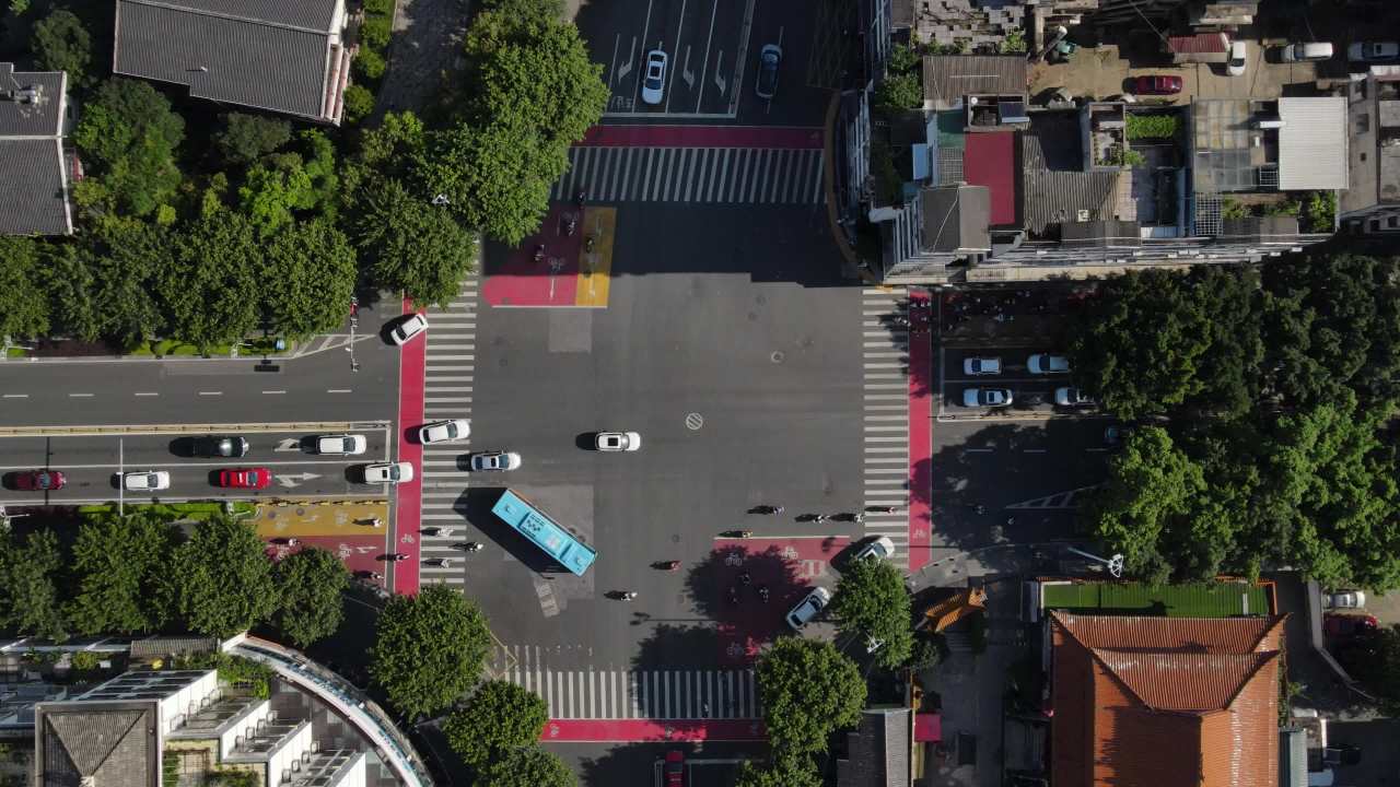 桂林十字路口，车流航拍
