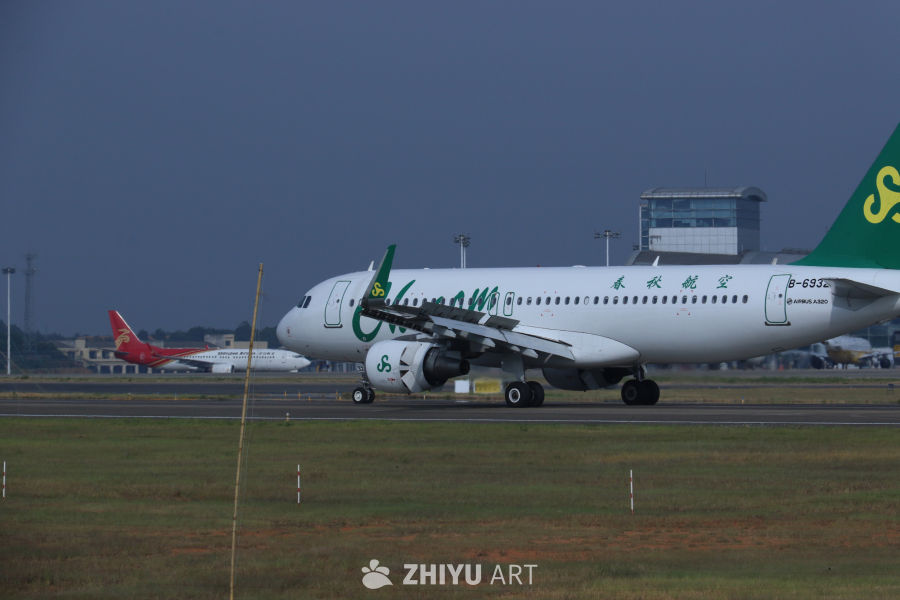春秋航空A320准备起飞