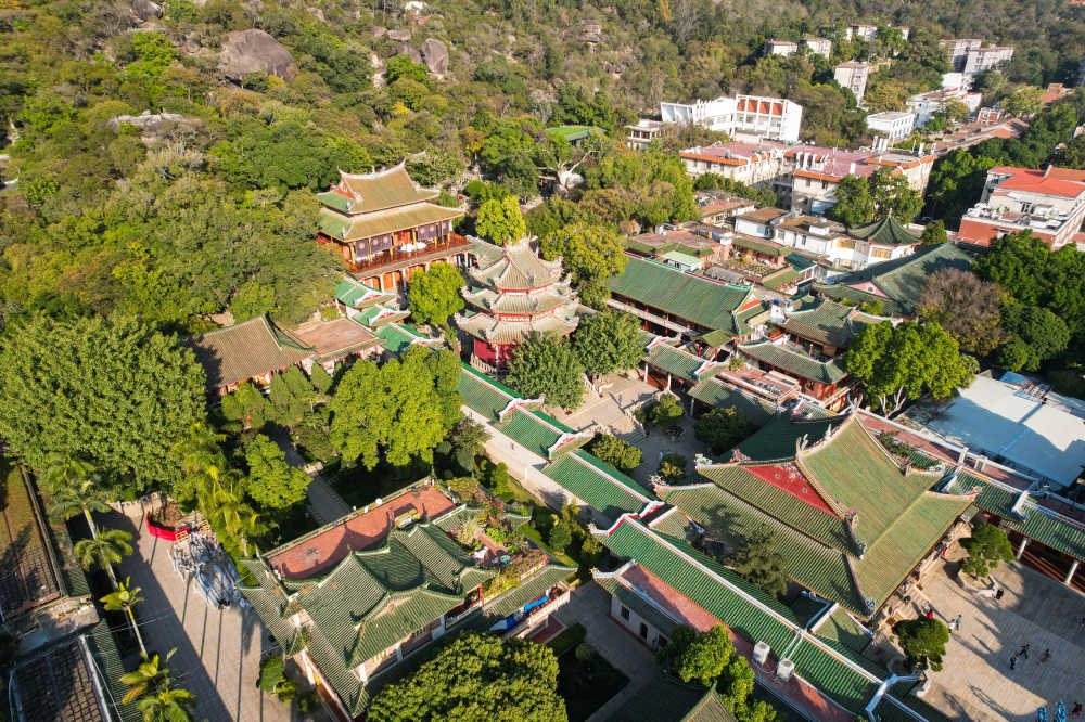 航拍厦门南普陀寺景观