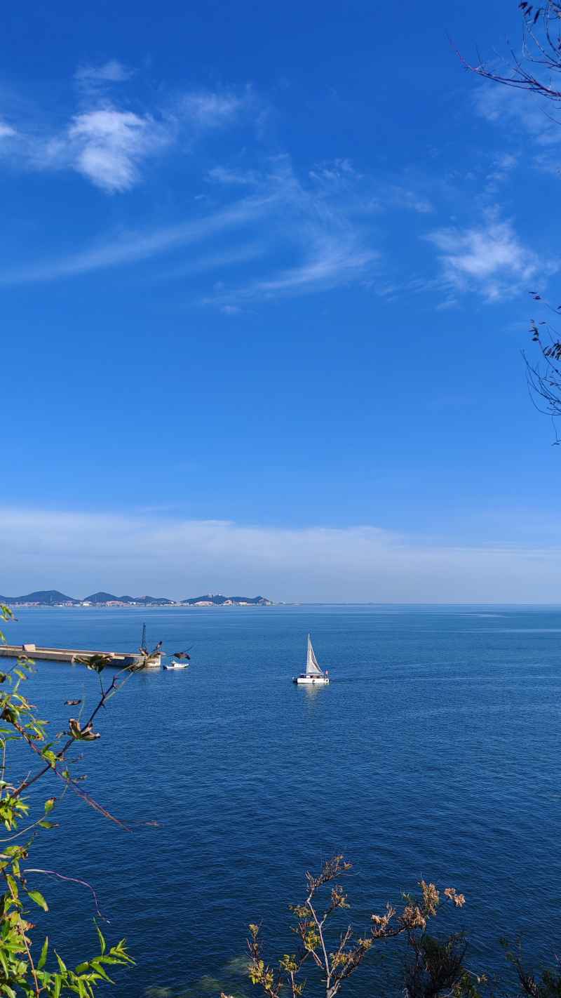 湖面上的船