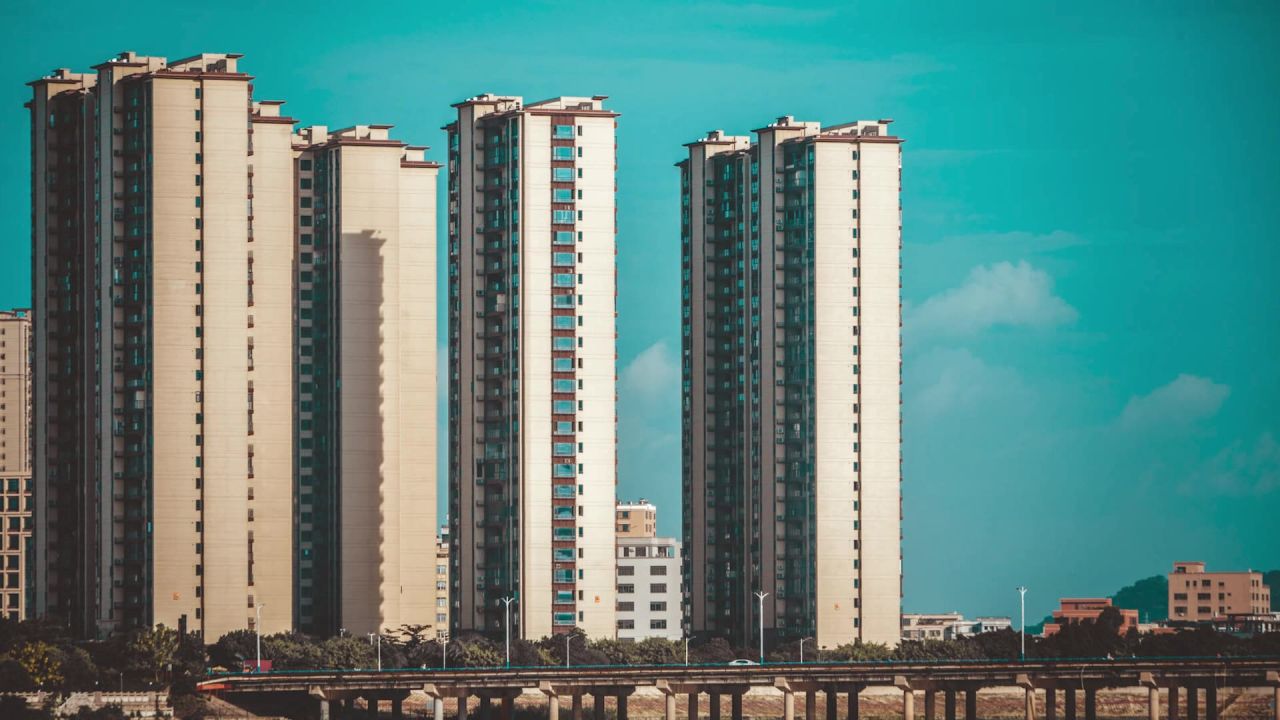 清晨的城市光影