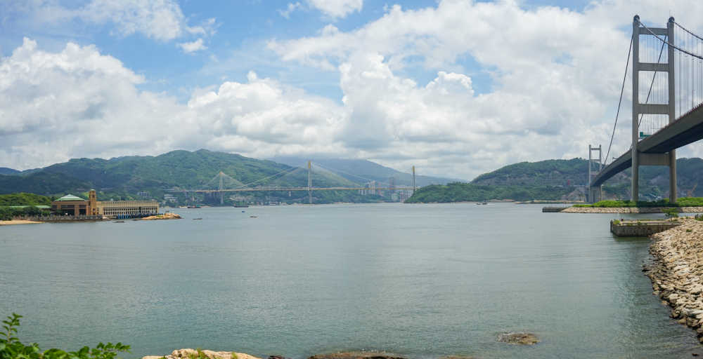 香港青马大桥下
