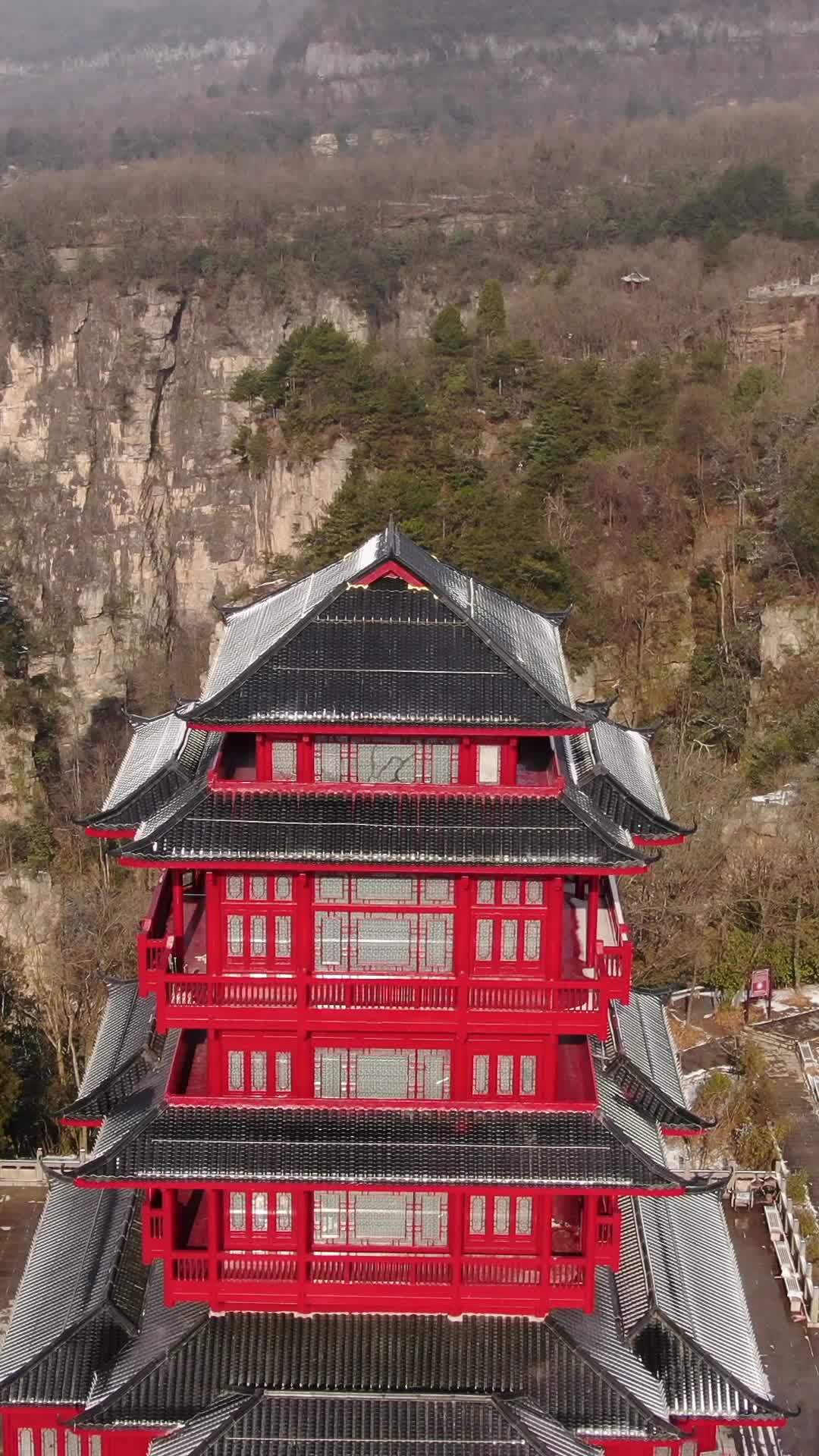 红顶古塔冬日山景