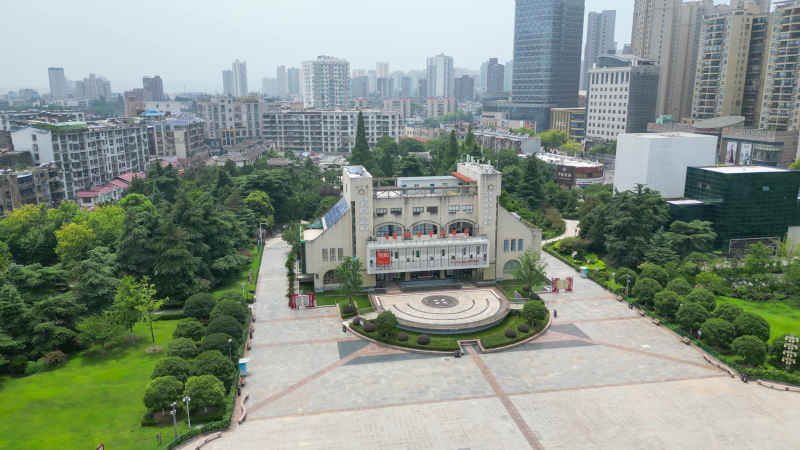 航拍湖北襄阳市青少年宫