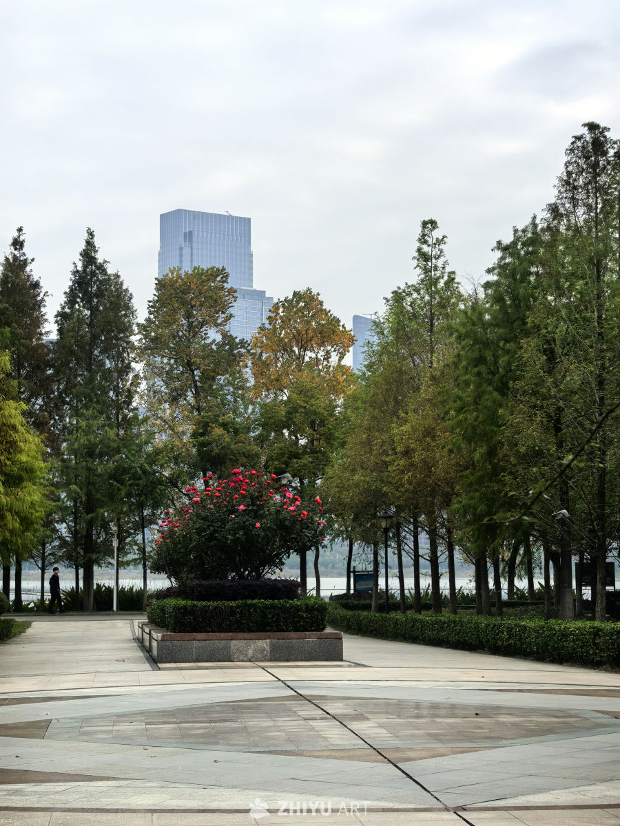 水静万佛湖，风微湖岸幽