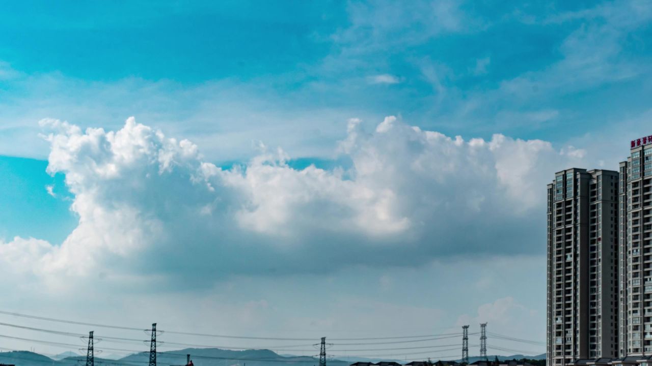 云海翻涌和日落延时