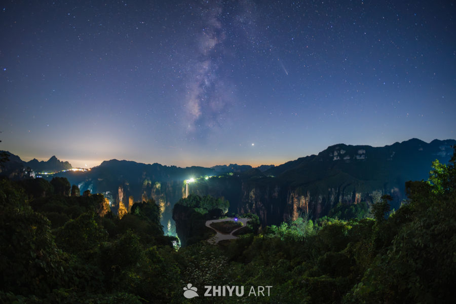 与彗星邂逅在空中田园