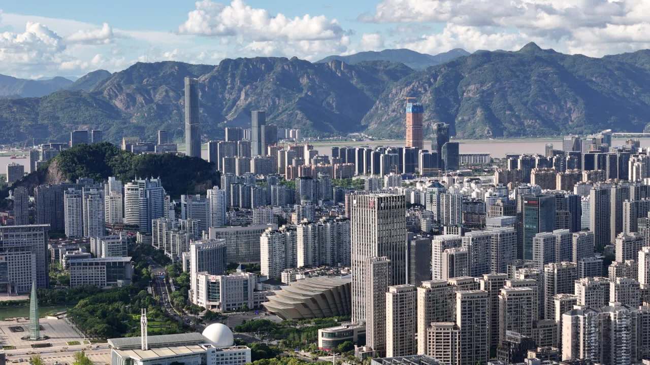 都市山河映日辉