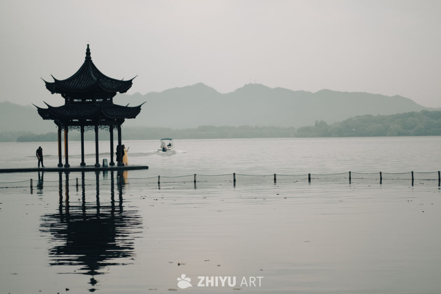 湖畔古亭静谧时光