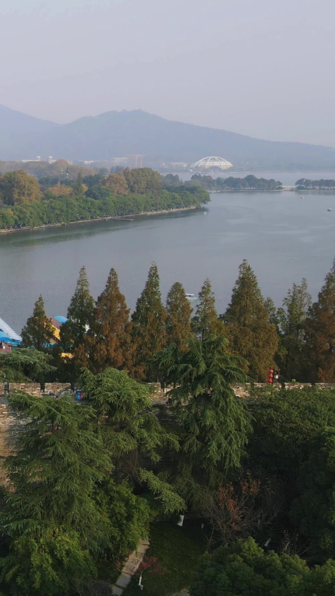 旅游景区南京玄武湖秋天竖屏