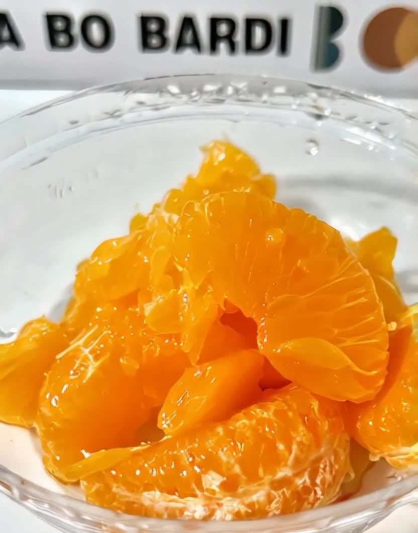 玻璃碗中的A BO BARDI橘子果肉
