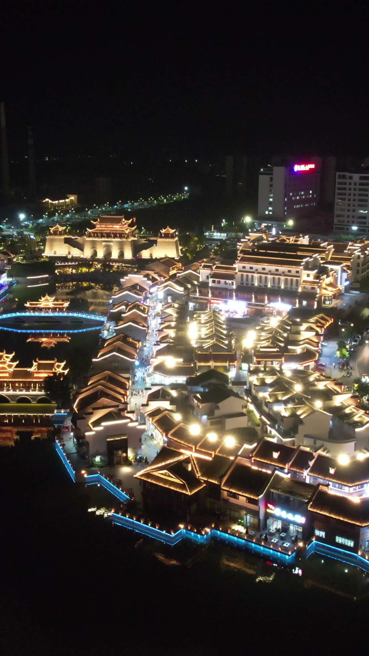 夜色中的古韵之城